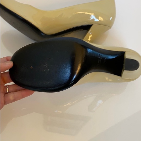 GUCCI Creme Patent Leather Pump - Picture 7 of 16